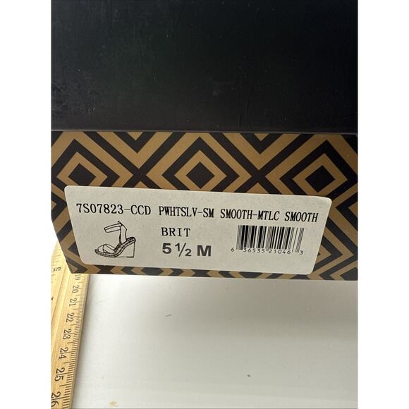 CHARLES by CHARLES DAVID White Brit Platform Wedge Leather Sandal Size 5.5 M NWB - Picture 11 of 16